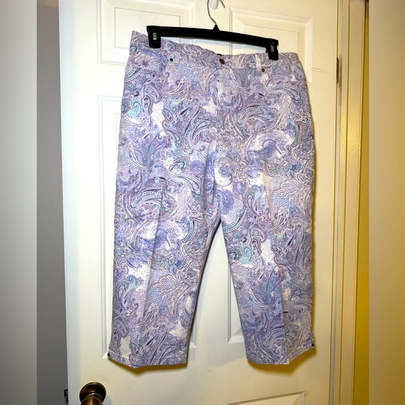 Gloria Vanderbilt Amanda Purple Lilac Paisley Ankle Jeans Capris Sz 16 High Rise - Picture 1 of 7